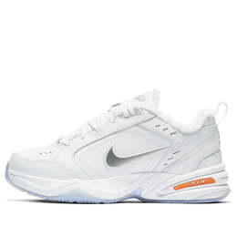 Nike: Белые кроссовки  Air Monarch IV