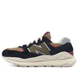 New Balance: Чёрные кроссовки  57/40