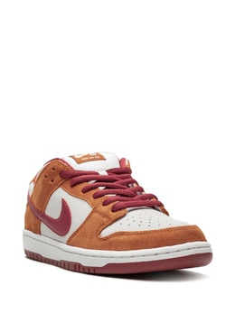 Nike: Оранжевые кроссовки  SB Dunk Low Pro