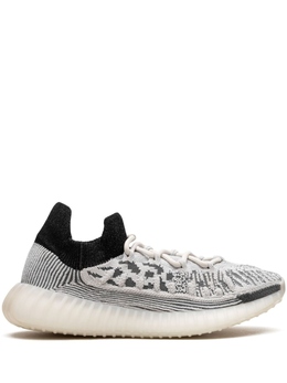 Adidas: Белые кроссовки  Yeezy Boost 350 v2