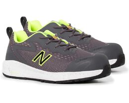 New Balance: Серые кроссовки 