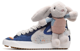 Nike: Серые кроссовки  Blazer