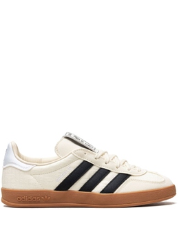 Adidas: Серые кроссовки  Gazelle Indoor