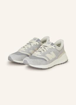 New Balance: Серые кроссовки 