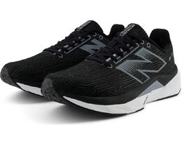 New Balance: Чёрные кроссовки  FuelCell