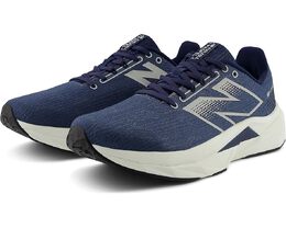 New Balance: Синие кроссовки  FuelCell