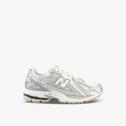 New Balance: Белые кроссовки 