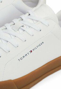 Tommy Hilfiger: Белые кроссовки  TH