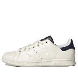 Adidas: Белые кроссовки 