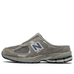 New Balance: Серые кроссовки  2002R