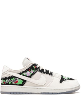 Nike: Белые кроссовки  Dunk Low