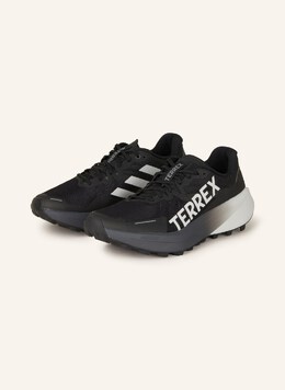 Adidas: Чёрные кроссовки  Terrex