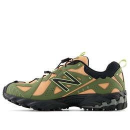 New Balance: Зелёные кроссовки 