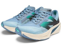 New Balance: Голубые кроссовки  FuelCell