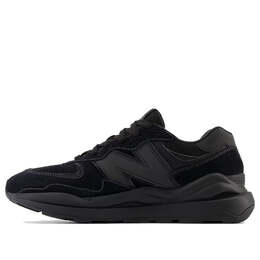 New Balance: Чёрные кроссовки  57/40