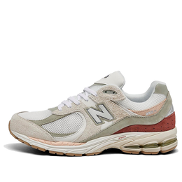 New Balance: Бежевые кроссовки  2002R