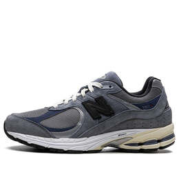 New Balance: Серые кроссовки  2002R