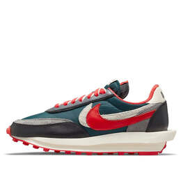 Nike: Зелёные кроссовки 