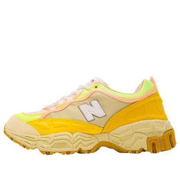 New Balance: Жёлтые кроссовки  801