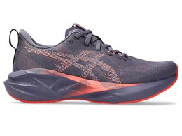 Asics: Фиолетовые кроссовки  Novablast