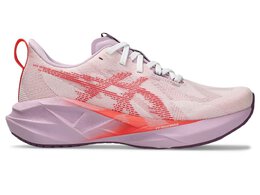 Asics: Белые кроссовки  Novablast