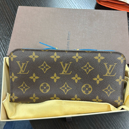 Louis Vuitton: Коричневый кошелёк 