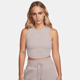 Nike: Короткая майка  Sportswear Essentials