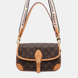 Louis Vuitton: Коричневая сумка 