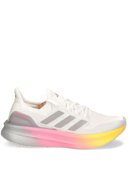 adidas: Белые кроссовки  UltraBoost