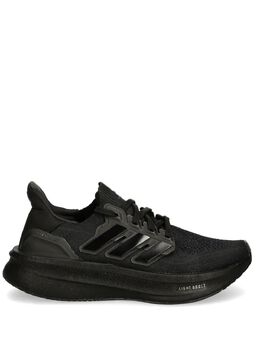 adidas: Чёрные кроссовки  UltraBoost