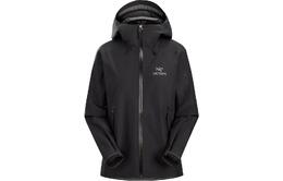 Arcteryx: Фиолетовая куртка 