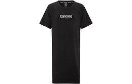 Calvin Klein: Платье 