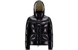 Moncler: Чёрный пуховик 