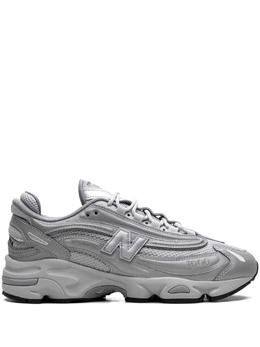 New Balance: Серебристые кроссовки 