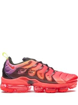 Nike: Красные кроссовки  Air Vapormax Plus