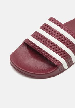 Adidas: Тёмные шлёпанцы  Adilette