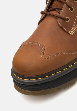 Dr. Martens: Ботинки 