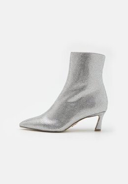 Steve Madden: Серебристые ботинки 