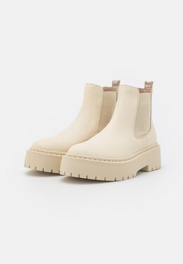 Steve Madden: Белые ботинки  Veerly