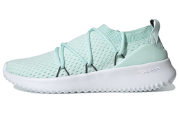 Adidas: Светлые кроссовки 