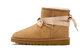 UGG: Бежевые ботинки  Classic Mini