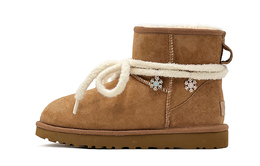 UGG: Бежевые ботинки  Classic Mini