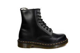 Dr. Martens: Чёрные ботинки  1460