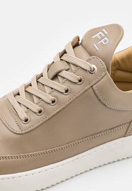 Filling Pieces: Фиолетовые кроссовки 