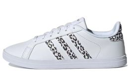 Adidas: Белые кроссовки 