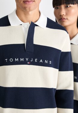 Tommy Hilfiger: Свитер  Tommy Jeans в полоску