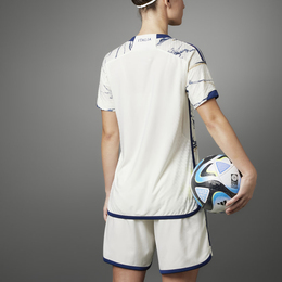 Adidas: Белая футболка 