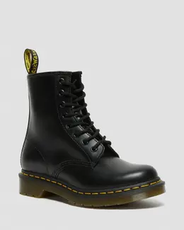 Dr. Martens: Чёрные ботинки  1460