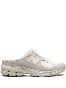 New Balance: Серые кроссовки  2002R