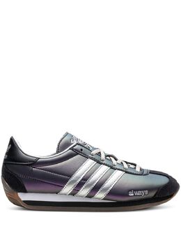 adidas: Светлые кроссовки  X